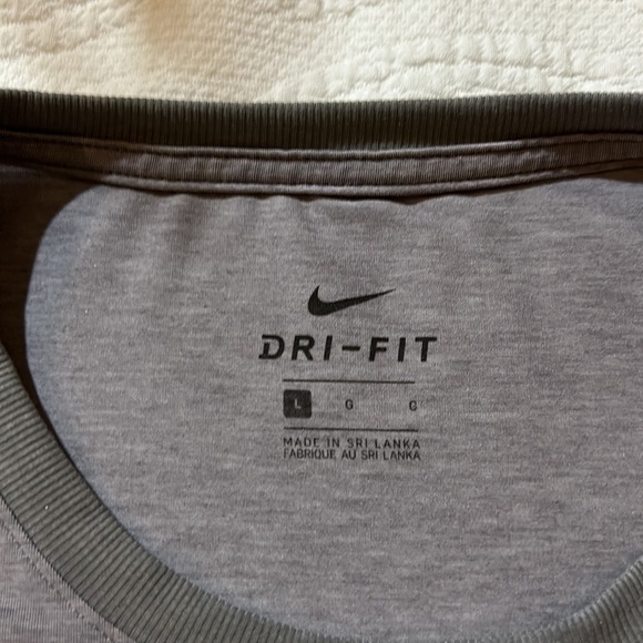 Nike Dri Fit. Crew Neck Tee. Large - Picture 7 of 8